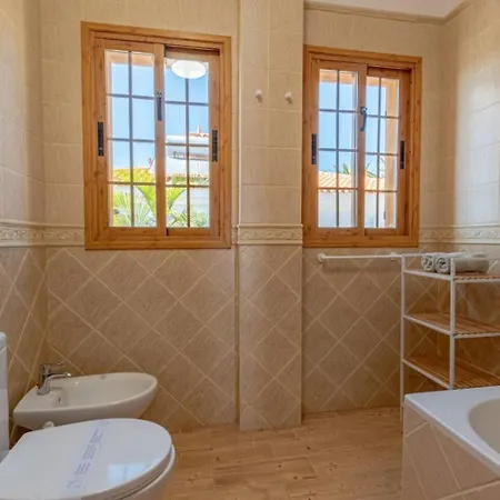 Villa Luna With Heated Pool