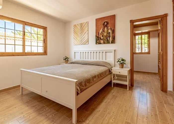 Luna With Heated Pool Villa *