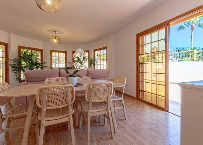 Luna With Heated Pool Villa *