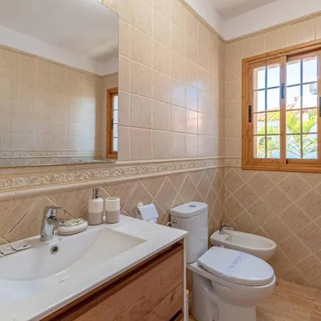 Luna With Heated Pool Puerto de Santiago (Tenerife)