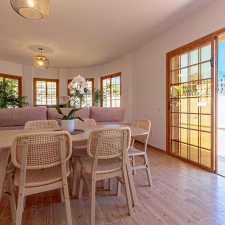 Luna With Heated Pool Villa *